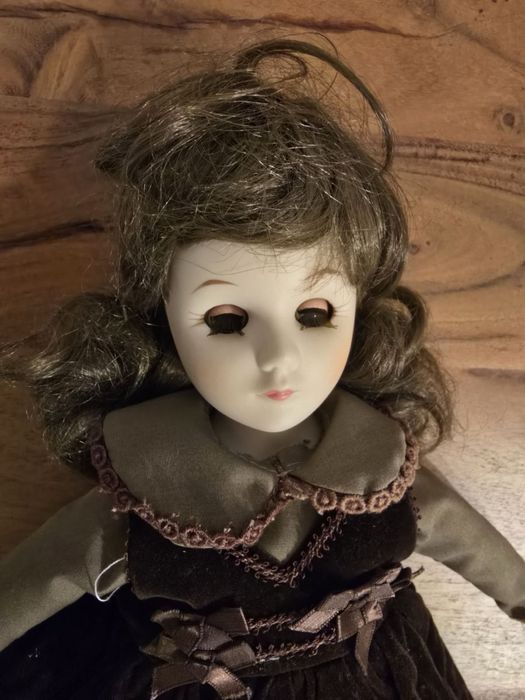 Порцеланова кукла