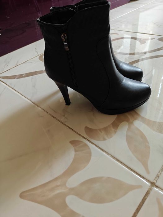 Дамски черни  боти