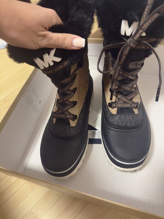 Зимни ботуши Michael Kors