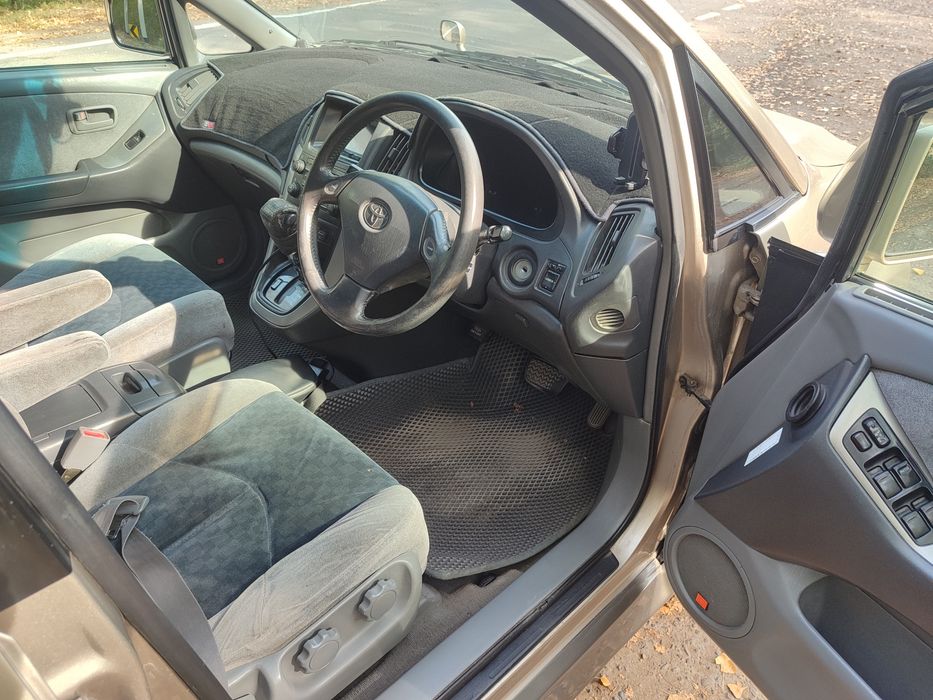 Продам Toyota Harrier