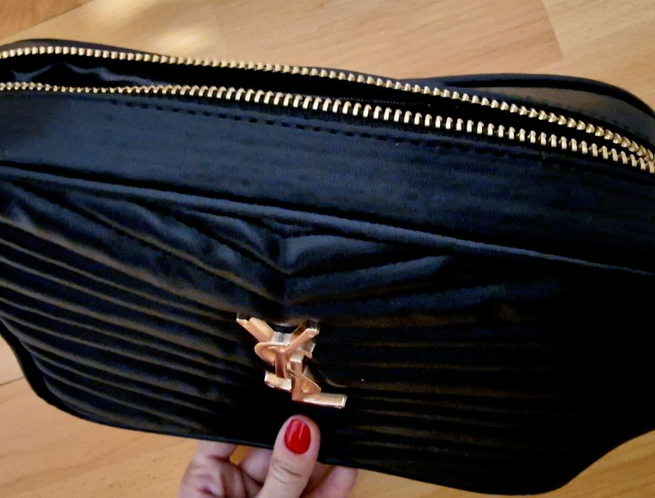 Geanta damă super model, logo metalic auriu, saculet, etichetă