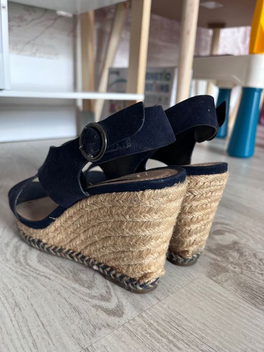 Sandale Oysho marimea 36 cu platforma, piele naturala