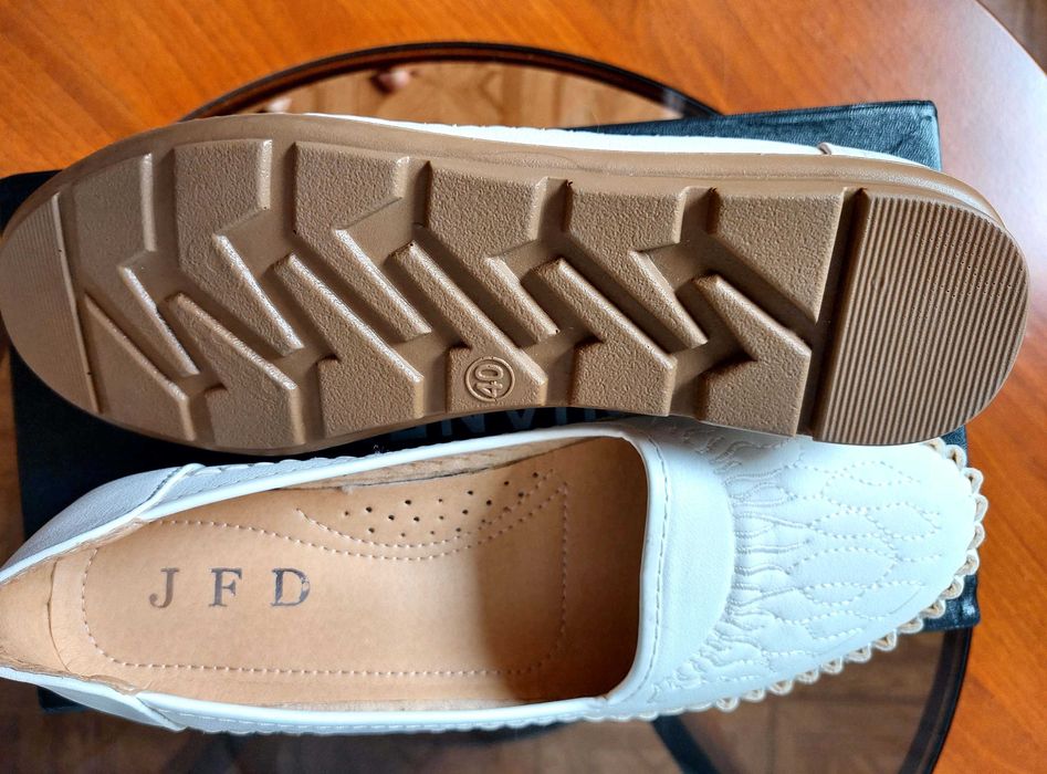 Продам женскую обувь