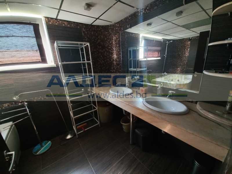 Еднофамилна къща в Банкя!