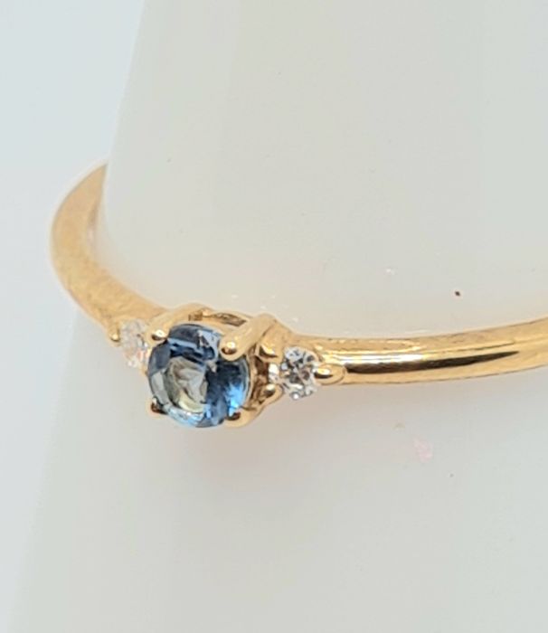 Inele din aur galben de 9k cu pietre prețioase