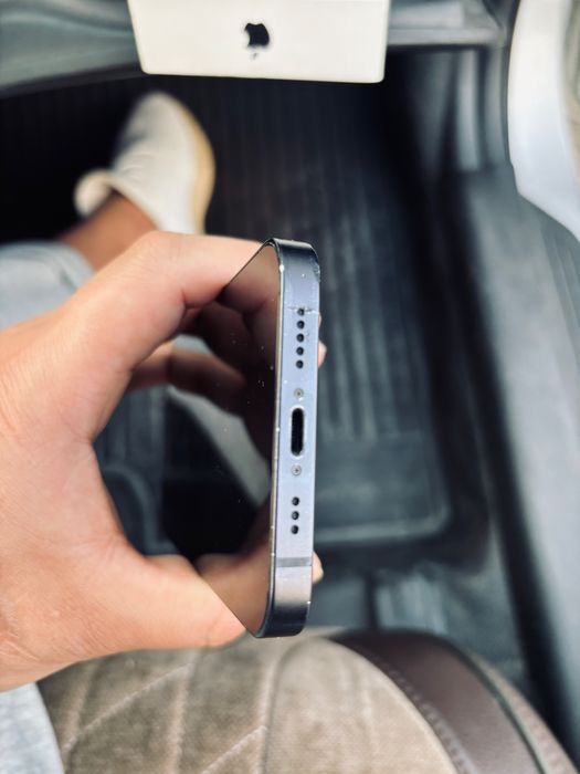 Продам Iphone 12