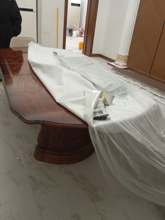 Стол добротный кухонный