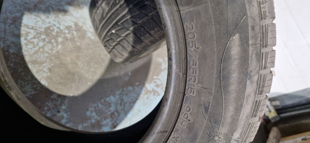 Vând cauciucuri  de iarnă 205/65/R15