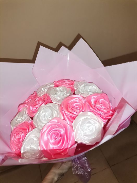 Сатенени рози букет