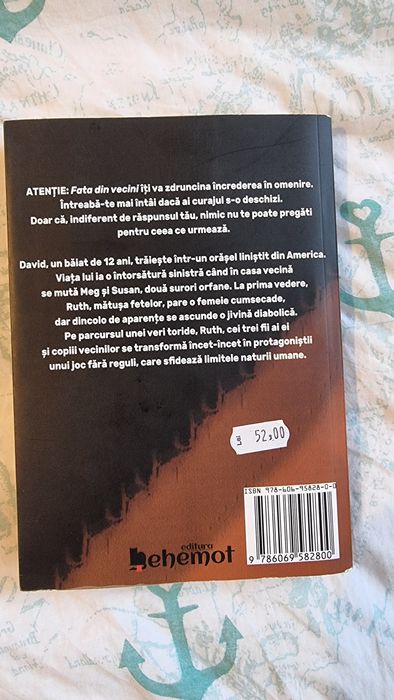 Carte "Fata din vecini"