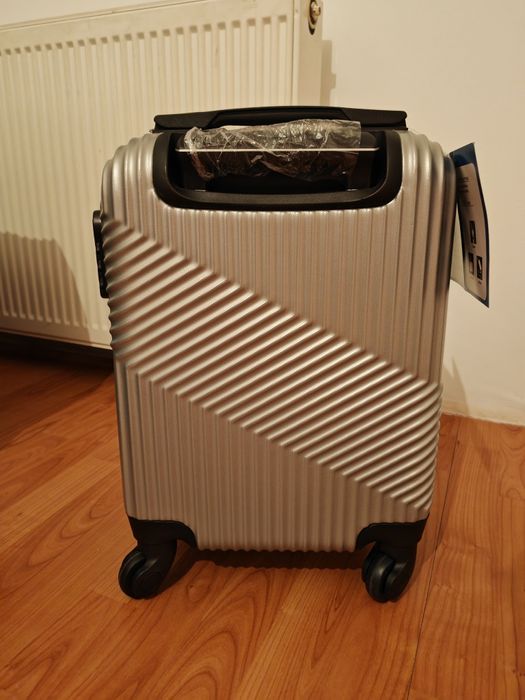 Troler de avion cu roți detașabile