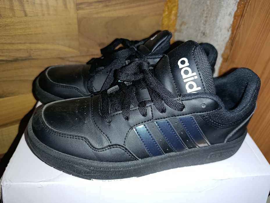 НОВИ Адидас момичешки маратонки