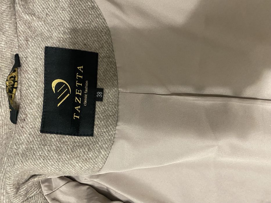 Пальто женское красивое.