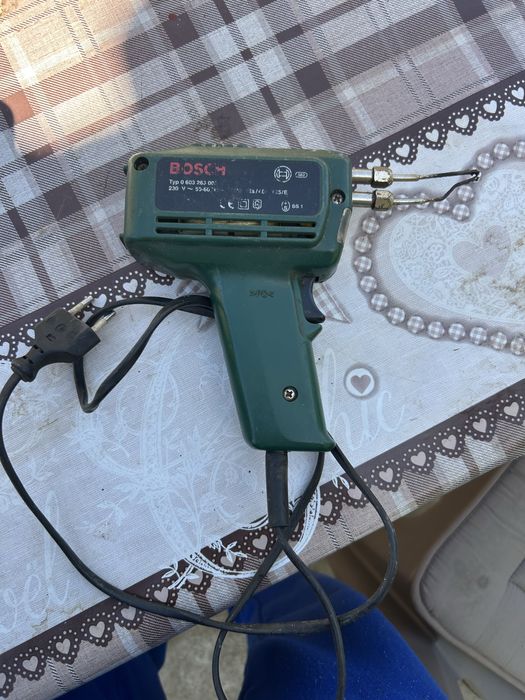 Pistol lipit cu bec marca bosch