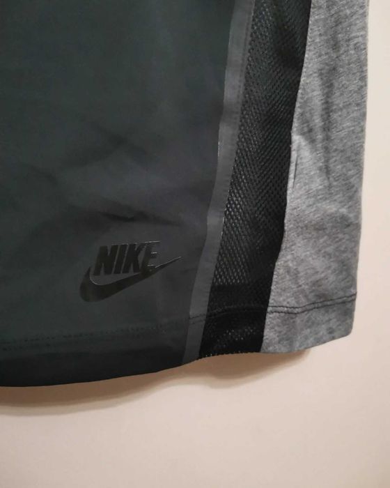 The North Face T-Shirt.Nike WMNS Bonded Top.