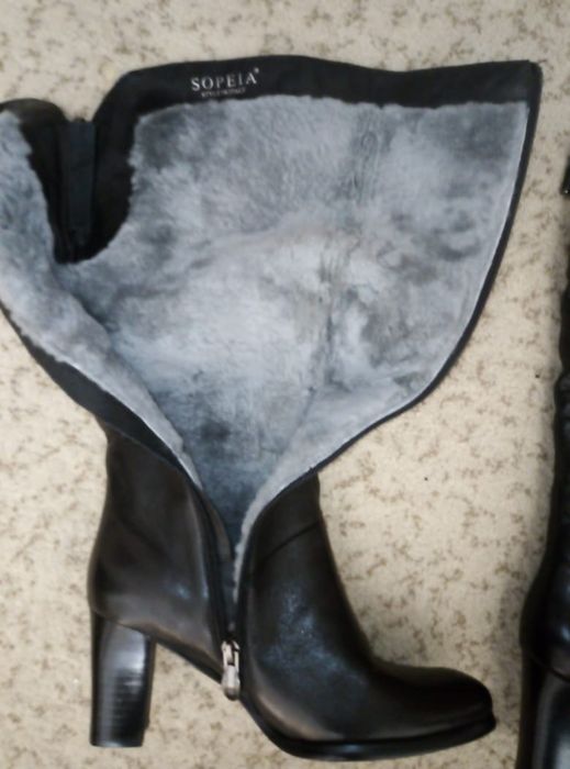 Продам новые зимние сапоги