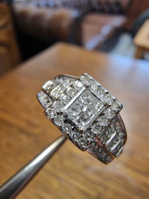 Златен Пръстен с Диаманти - Заложна къща Галерия 65