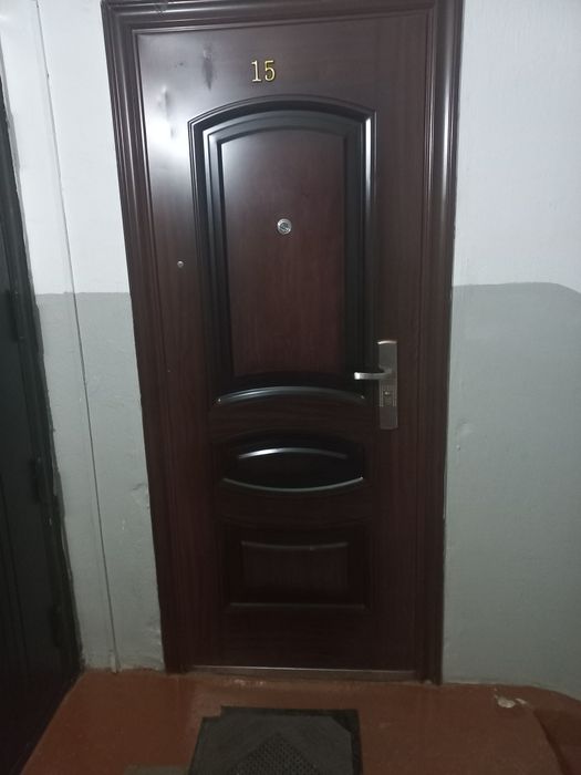 Продам входную дверь