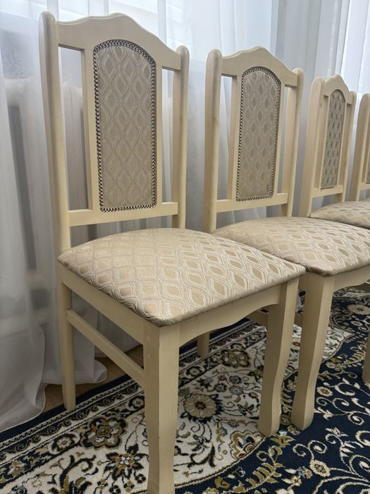 Стол и стулья в хорошем качестве