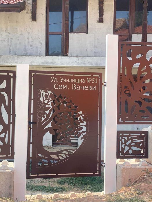 Здравейте изработвам метални конструкци парапети навеси и огради