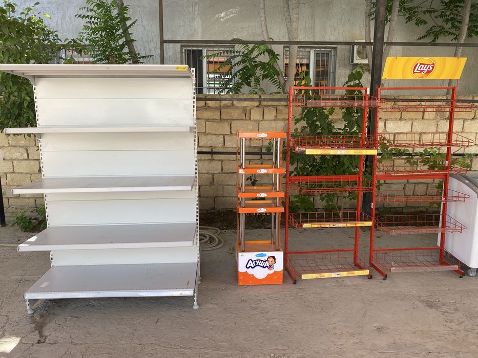Азық түлік дүкеніне арналған құрал жабдықтар мен холодилниктер бар