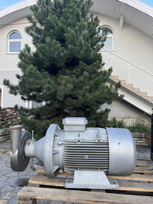 Motor trifazic 30 KW3000 de rotatii marca LEROY SOMER ft putin folosit