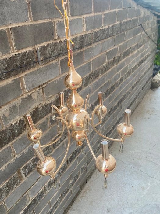 Продам новую люстру