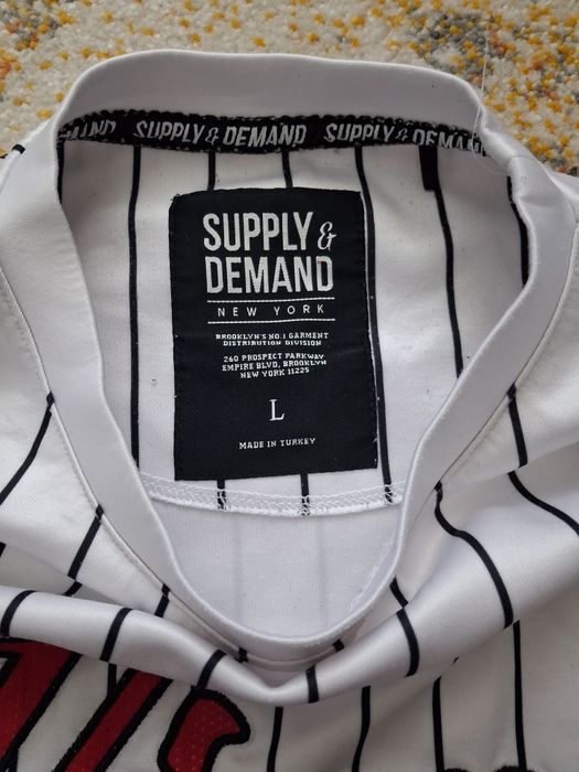 Vând Tricou +Șapcă  Barbati mărimea L stil NBA