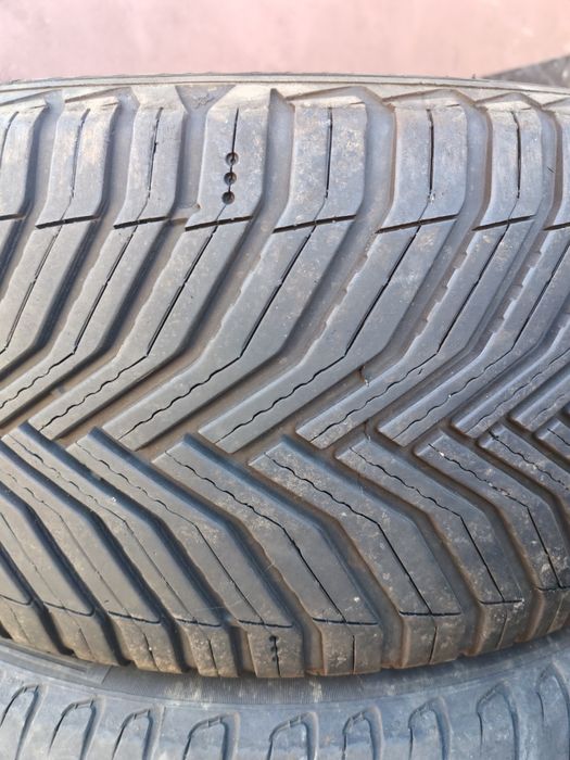 245 40 18,2buc Michelin Crossclimate, și 1buc Crossclimate 2 , peste 6mm