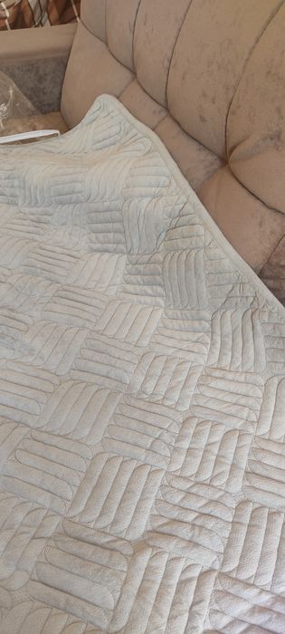 Накидка, плед на диван.