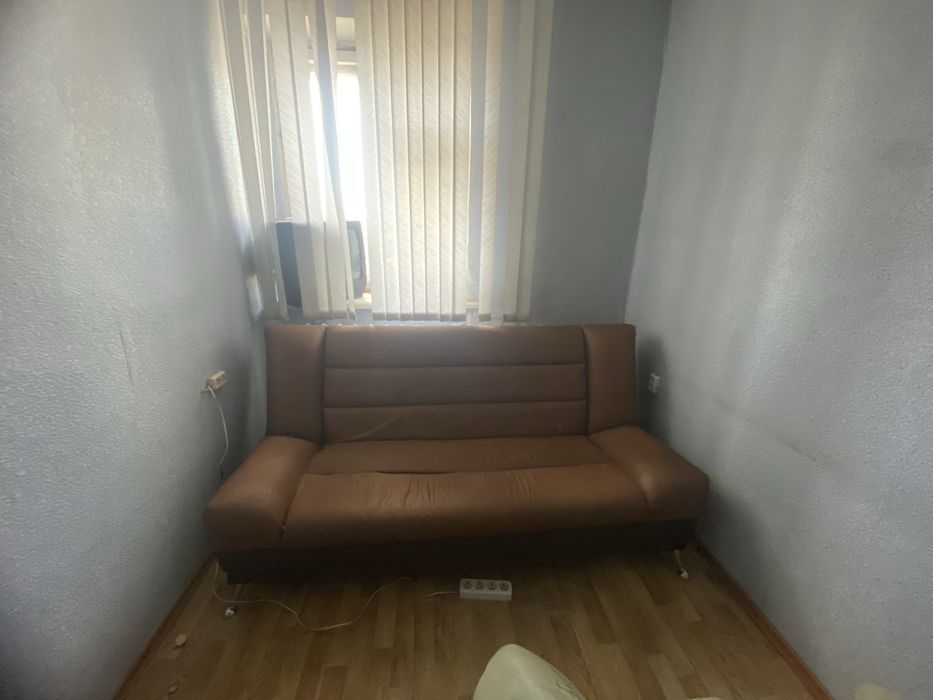 Диван коричневый