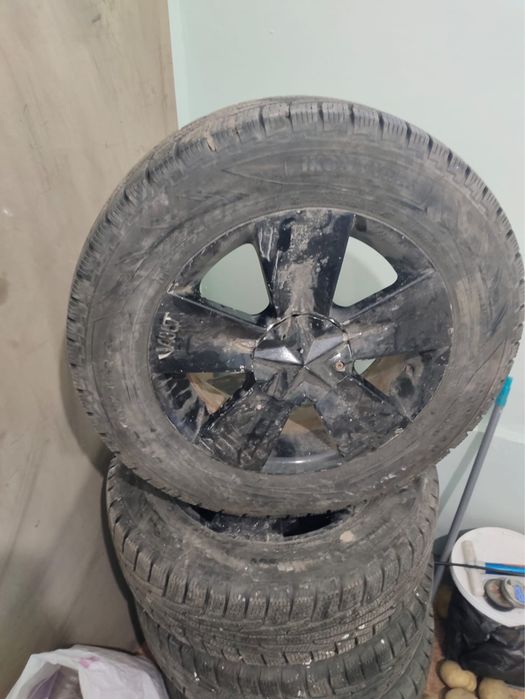 Продам зимние шины с дисками R17