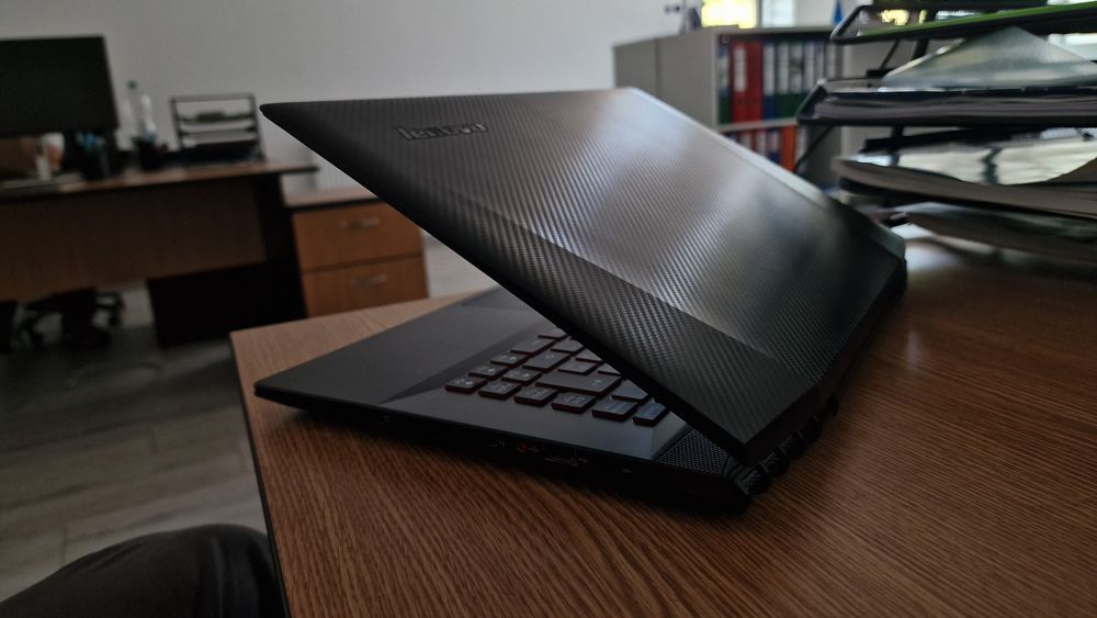 Laptop gaming LENOVO y40-80