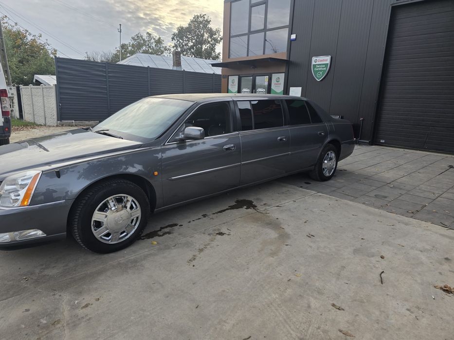 Limuzina cadillac de ville