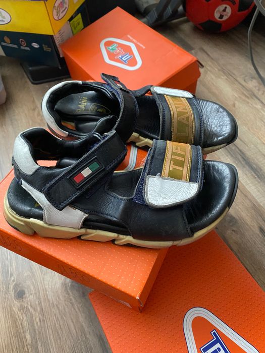 Продам детскую обувь