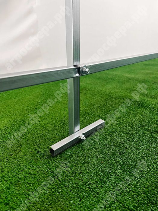 Парник из оцинкованной трубы с пленкой