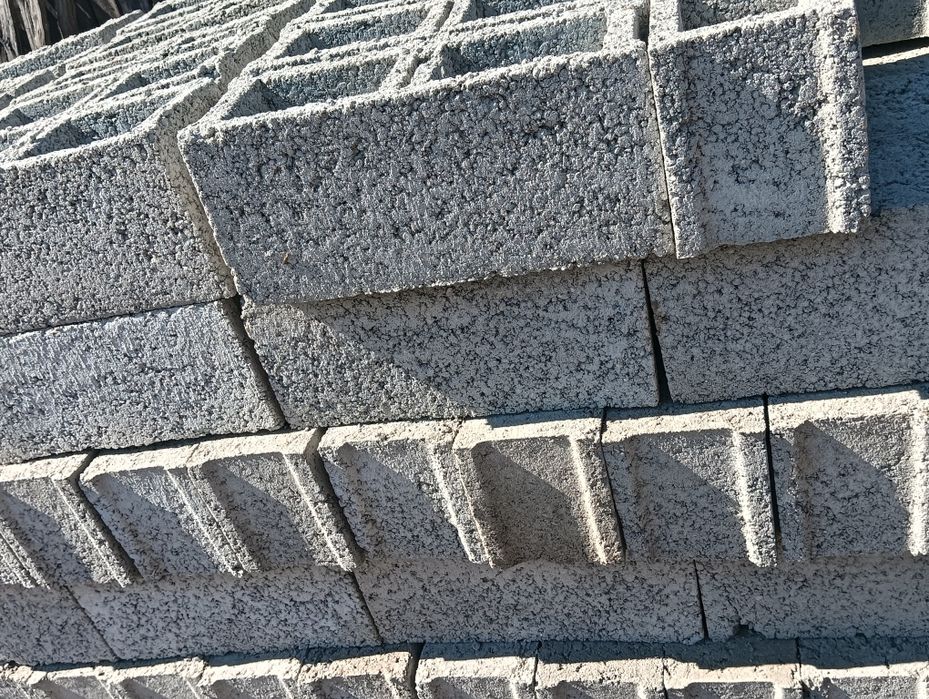 Vând bolțari de beton