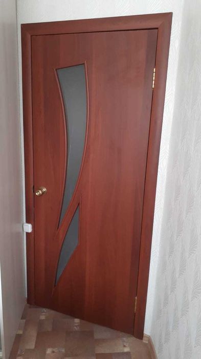 Двери межкомнатные б/у