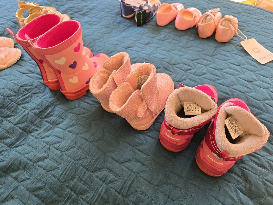 Сандалки, обувки и о ботушки- 18-24 размер UGG, Lowa,Nike