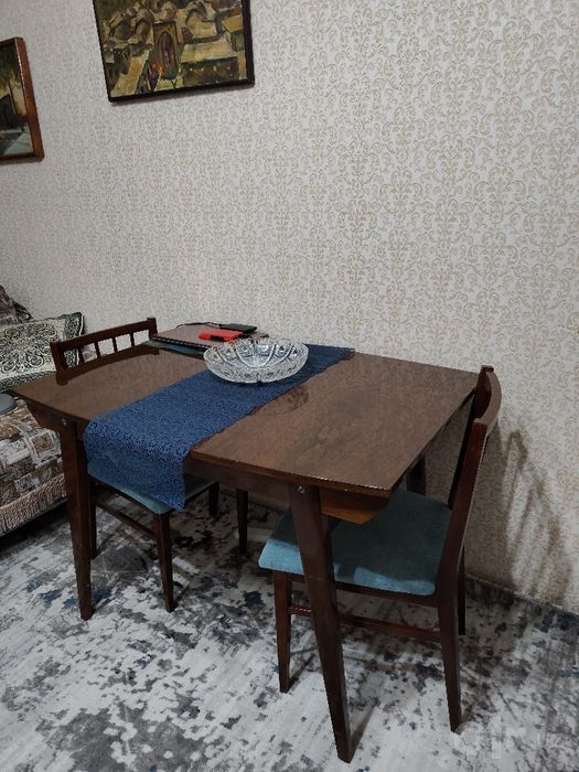 Продаются из дома стол и 6 стульев..комп.столик и полка для книг и др