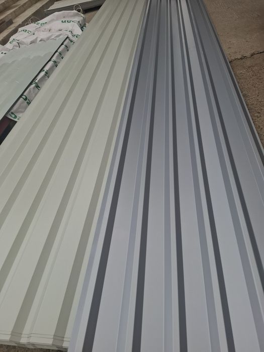 Vând tablă cutată h35 la 6 metri lungime 
Diferite culori [roșu; negru ;alb]