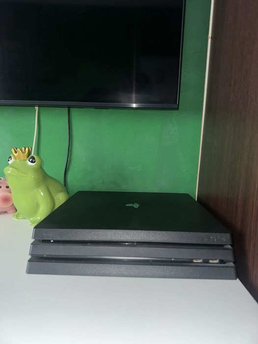 Ps4 pro 1Tb 3 manete