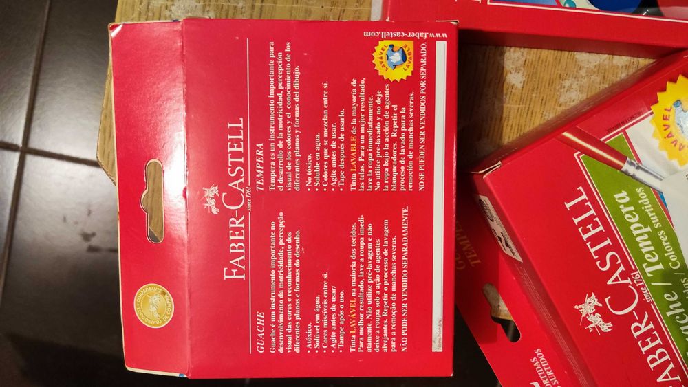 Акварелни  бои на Фабер Кастелот 6 и 12