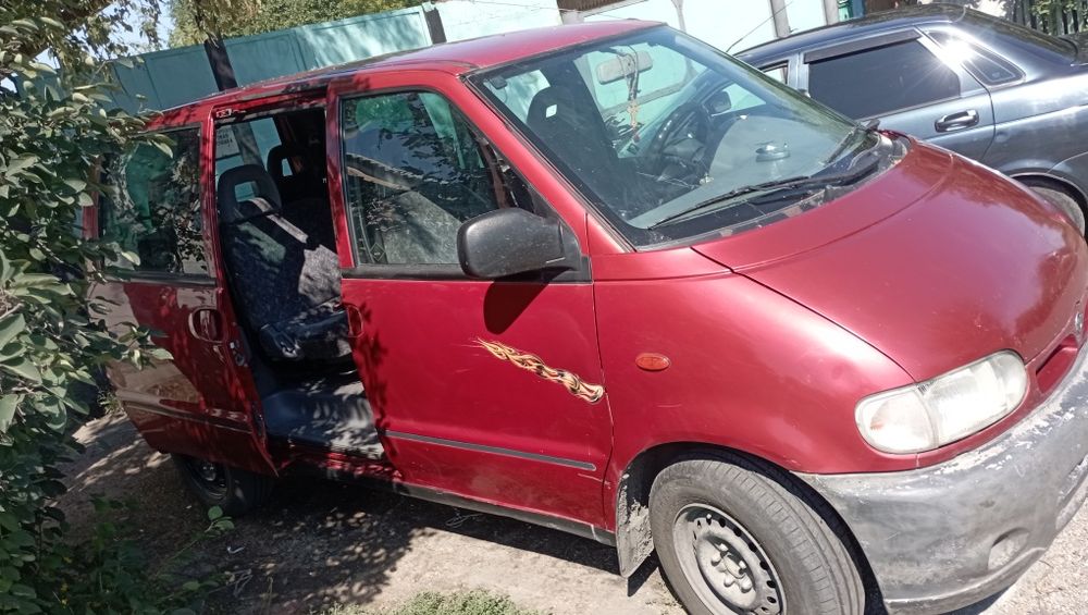 Продам автомобиль   Нисан Серена С23