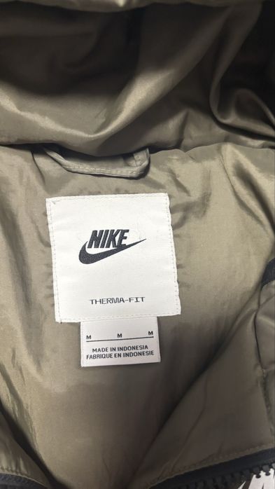 Дамкско яке Nike