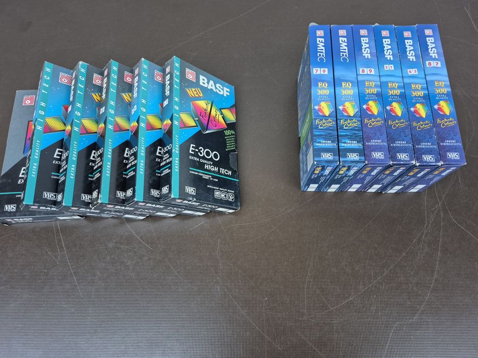 Vând 12 casete video VHS originale Basf de 300 minute ( 5 ore)cu filme