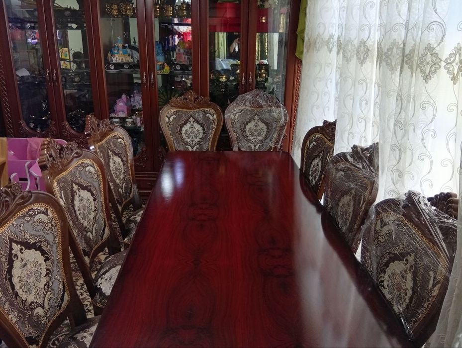 стол ва 8 та стул холати яхши