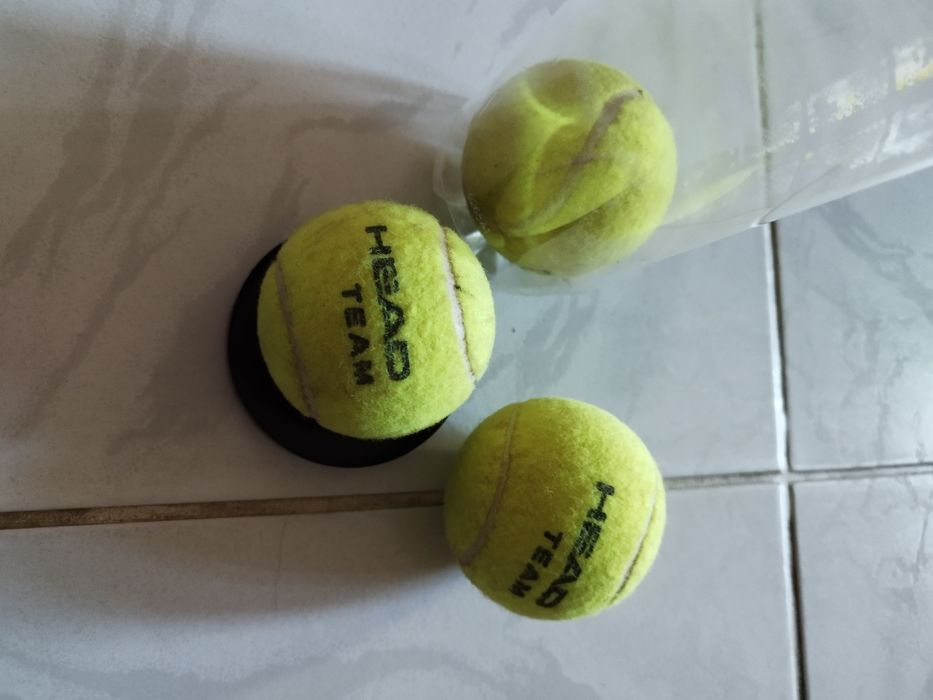 Mingi și grip pentru rachetă de tenis