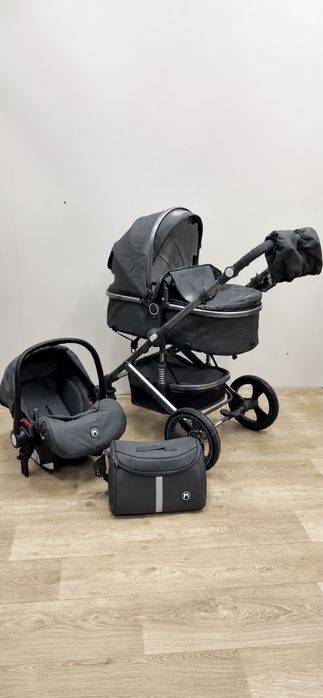 Продается универсальная детская коляска Ining Baby.