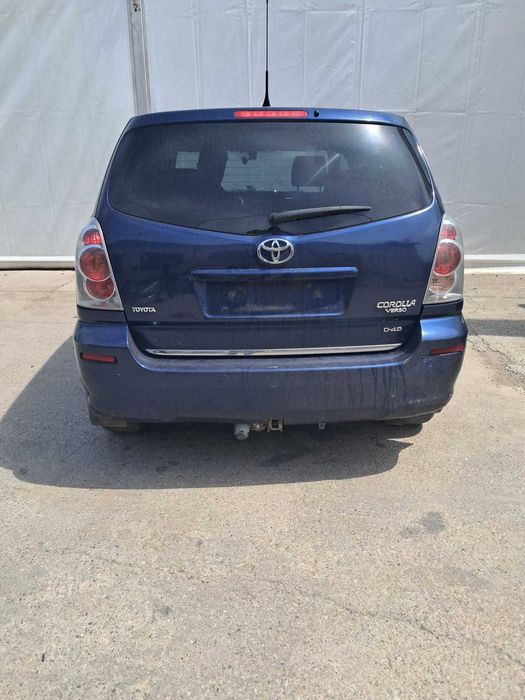 Dezmembrez Toyota Corolla Verso 2.2 D-4D cod motor 2AD-FTV transmisie manuala 6+1 an 2006